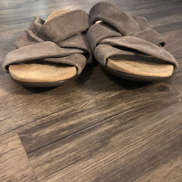 Vionic Juno suede slides size 9 - Picture 11 of 16